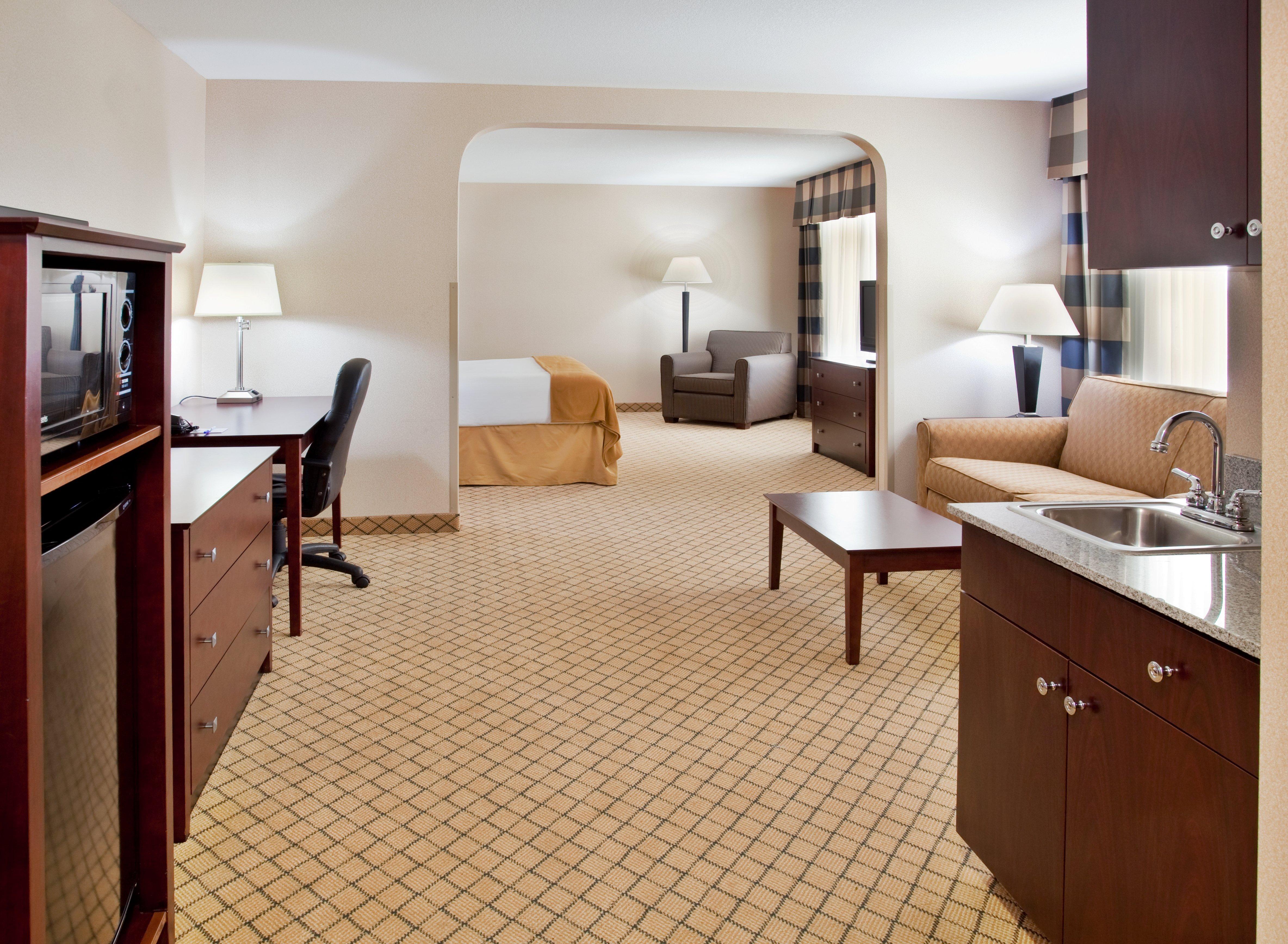 Holiday Inn Express Hotel & Suites Wichita Airport By Ihg מראה חיצוני תמונה