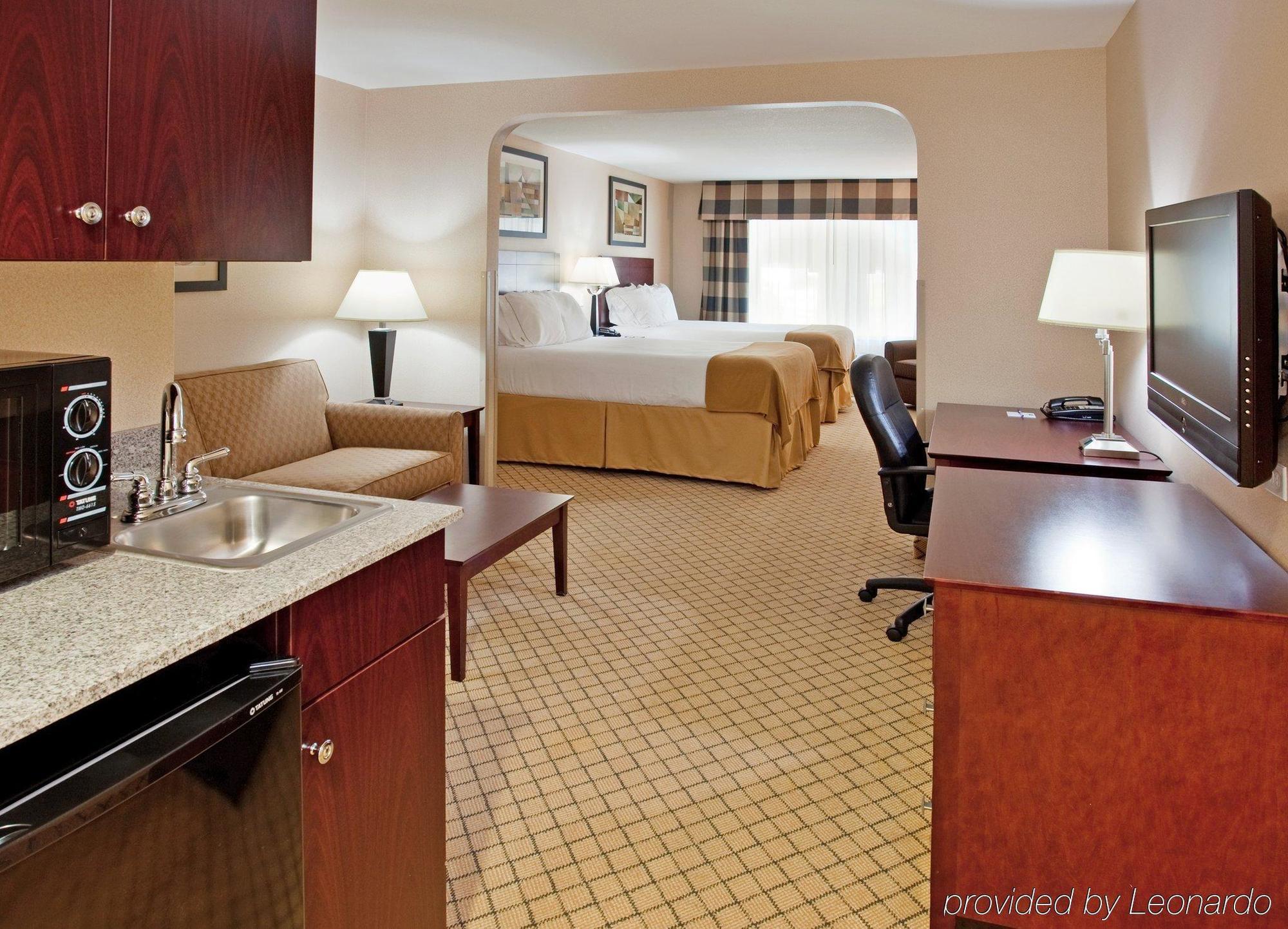Holiday Inn Express Hotel & Suites Wichita Airport By Ihg מראה חיצוני תמונה