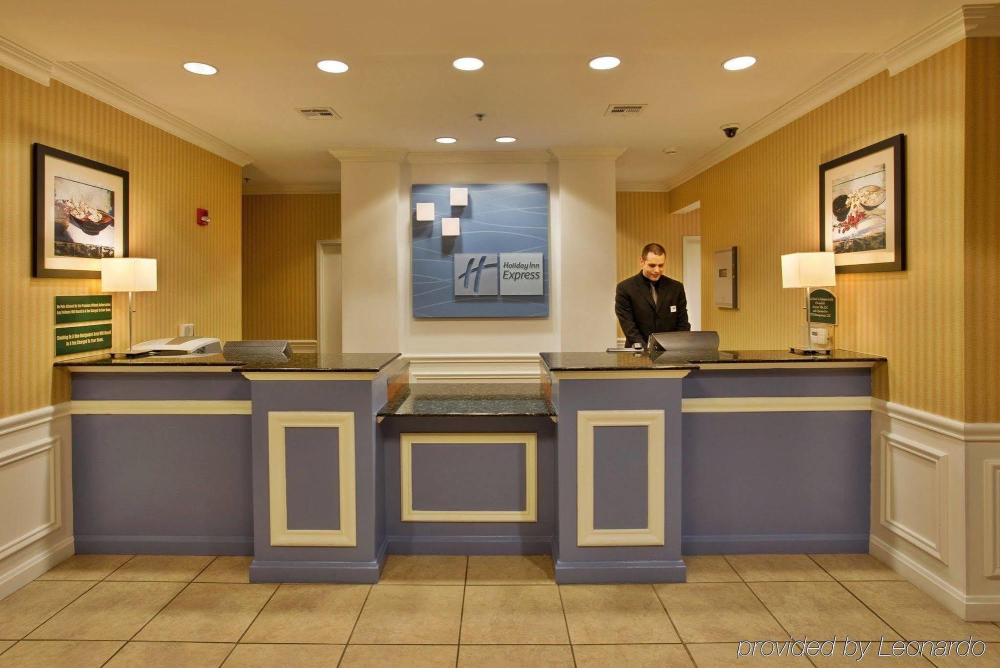 Holiday Inn Express Hotel & Suites Wichita Airport By Ihg מראה חיצוני תמונה